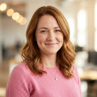 Emily Watson, indicada como Responsável pelo Apoio ao Cliente em Lume Capitança, em imagem de perfil